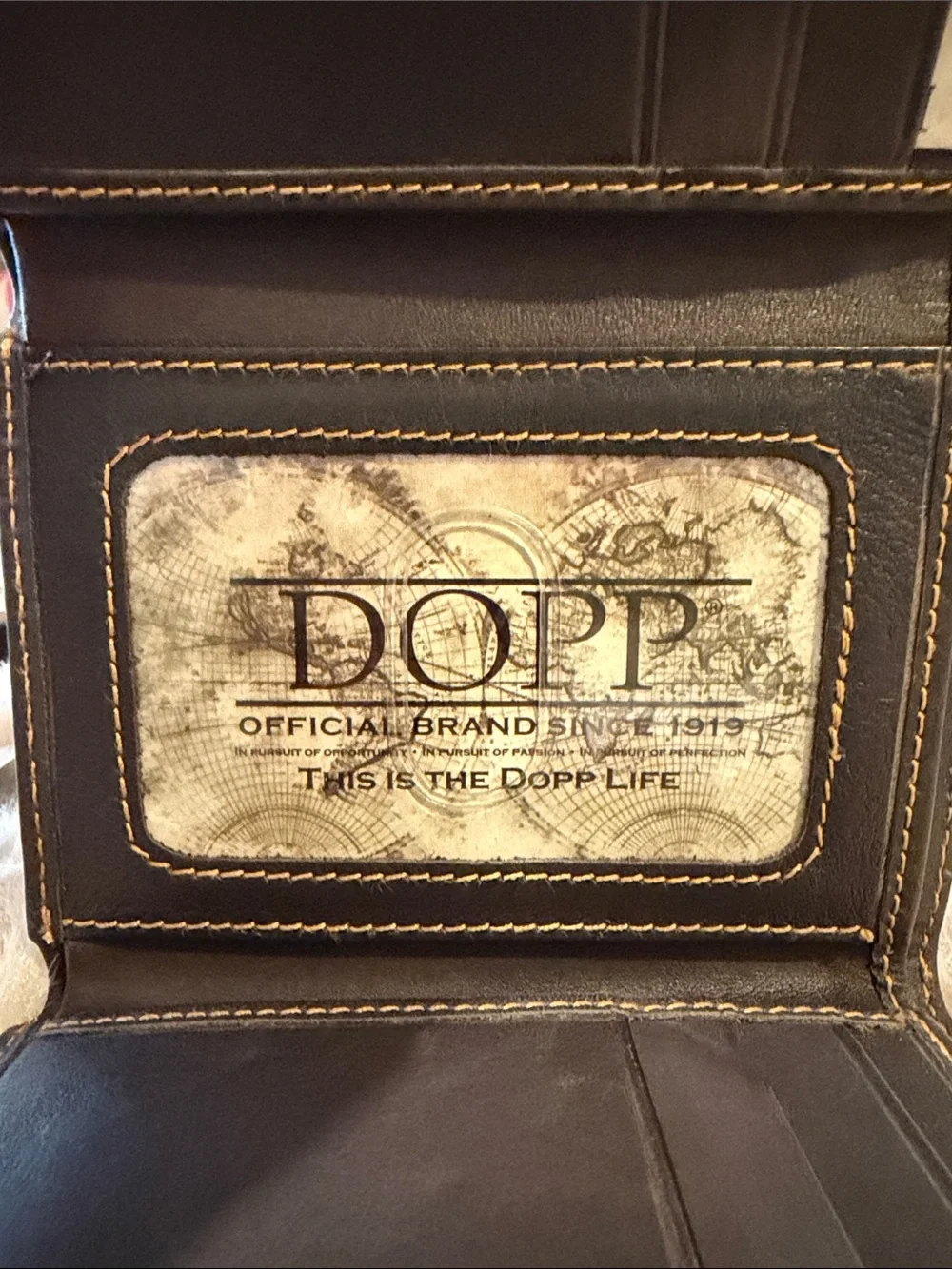Dopp Brown Leather Card & Key Holder with Contrast Stitching